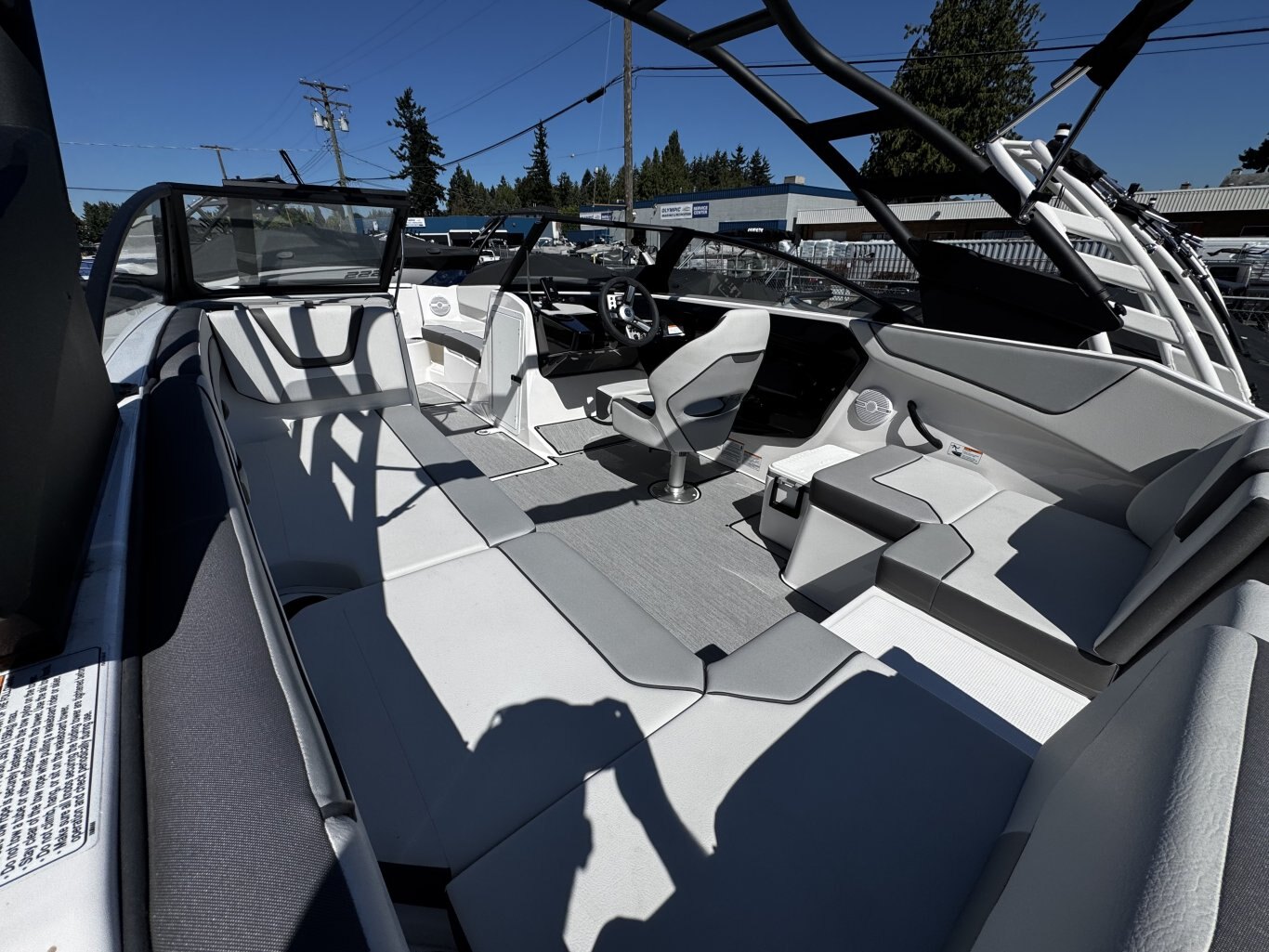 2025 Yamaha AR220 Black