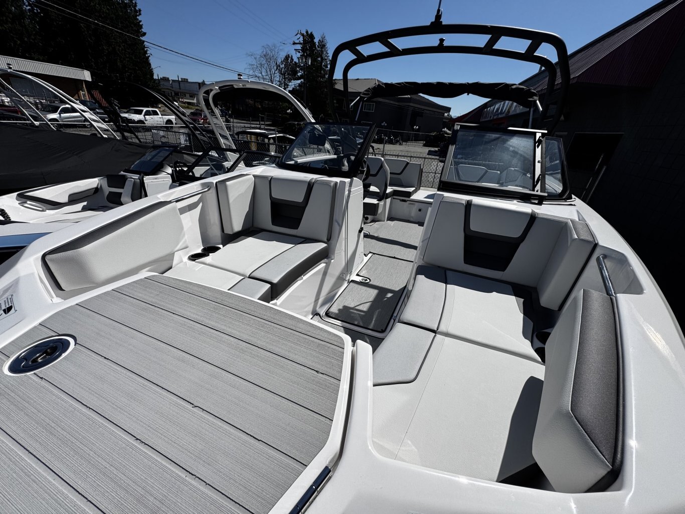 2025 Yamaha AR220 Black