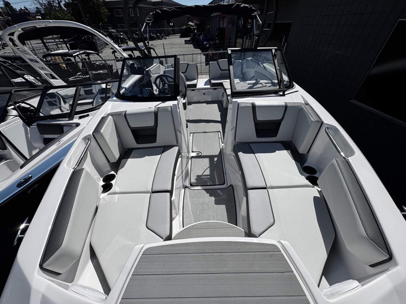 2025 Yamaha AR220 Black