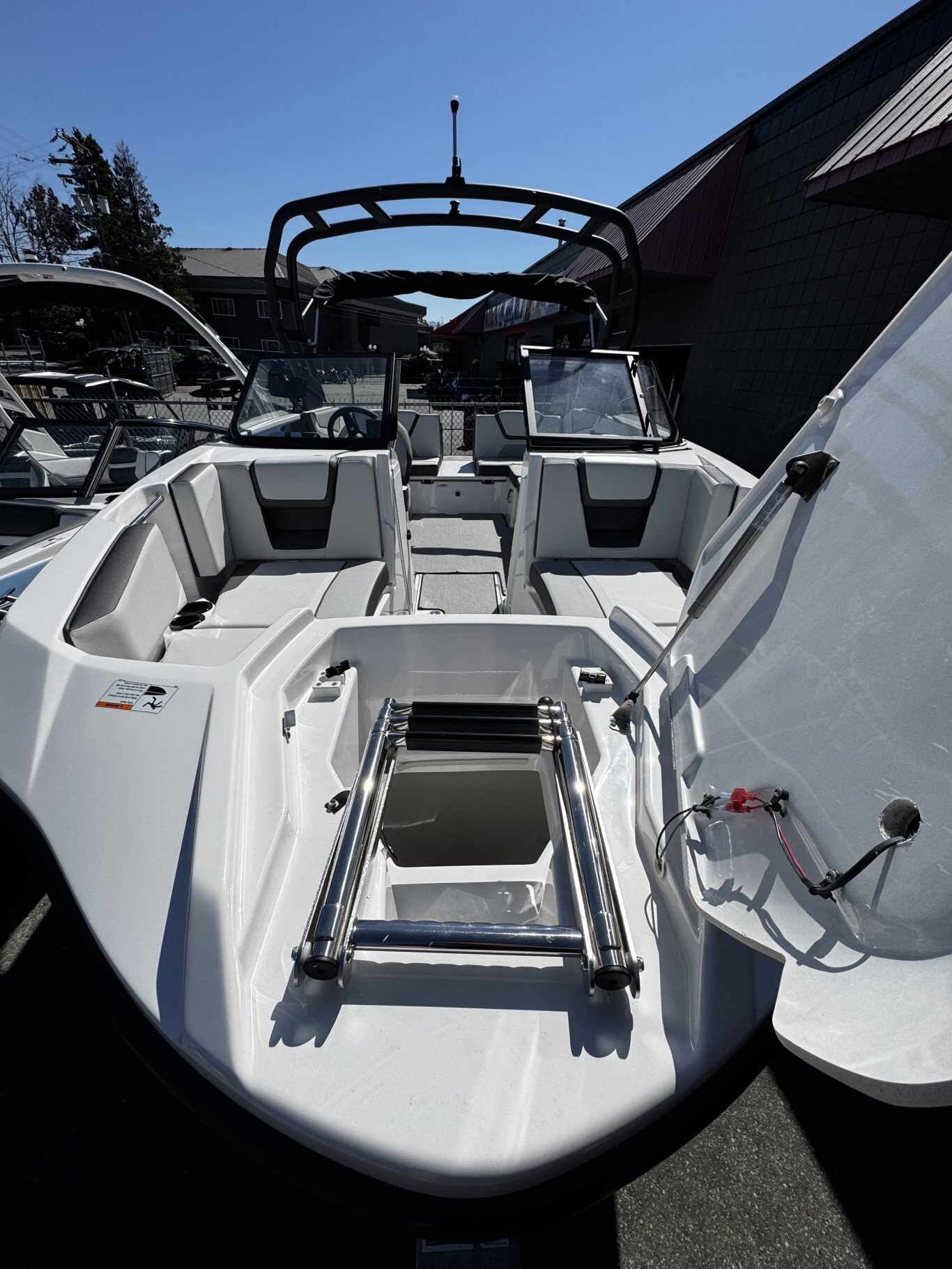 2025 Yamaha AR220 Black