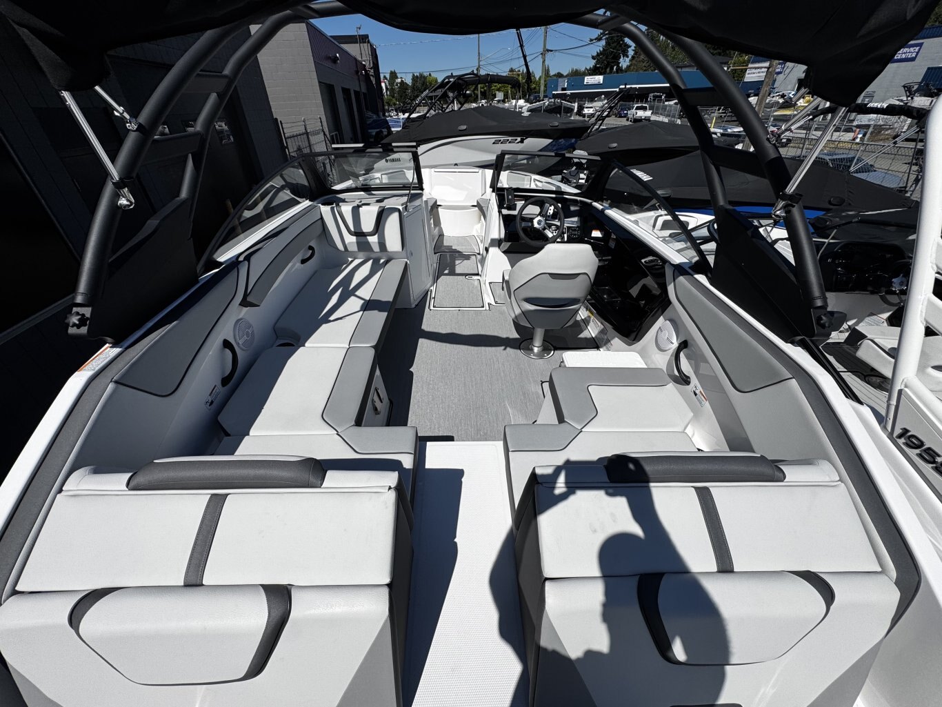 2025 Yamaha AR220 Black