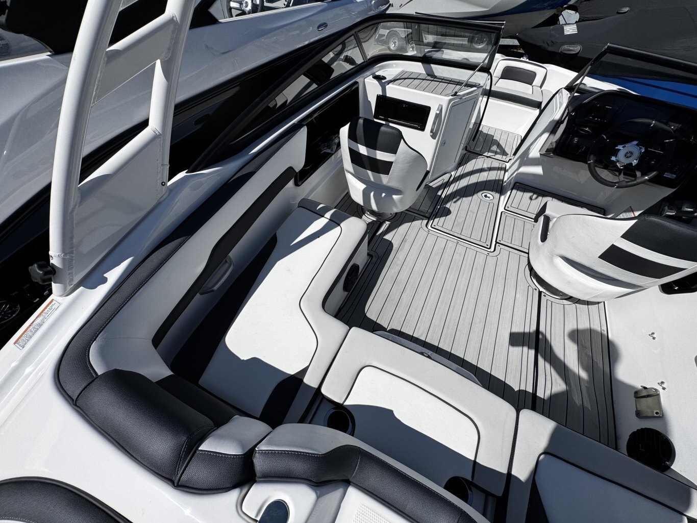 2025 Yamaha 195S Black