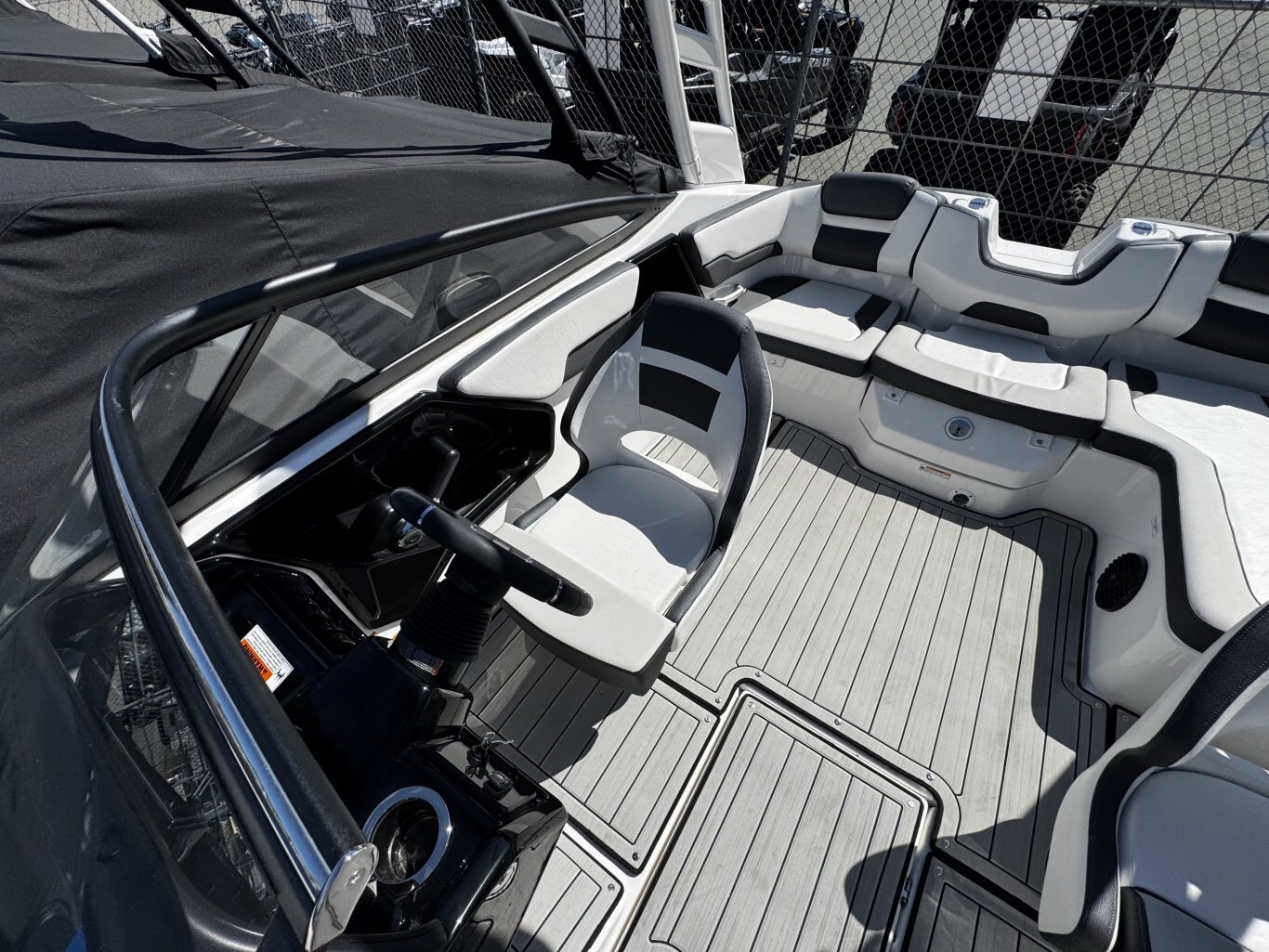 2025 Yamaha 195S Black