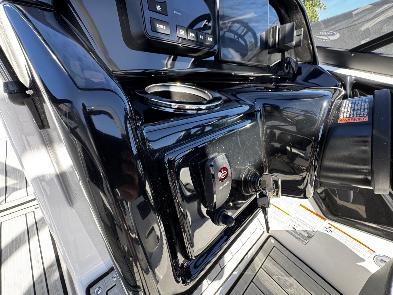 2025 Yamaha 195S Black