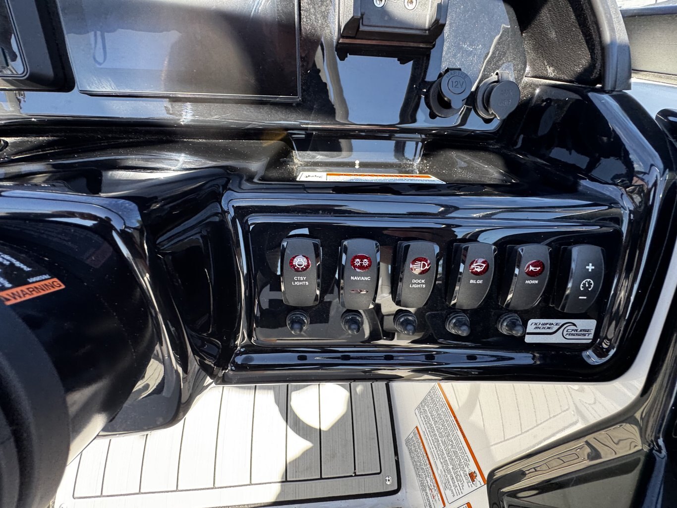 2025 Yamaha 195S Black