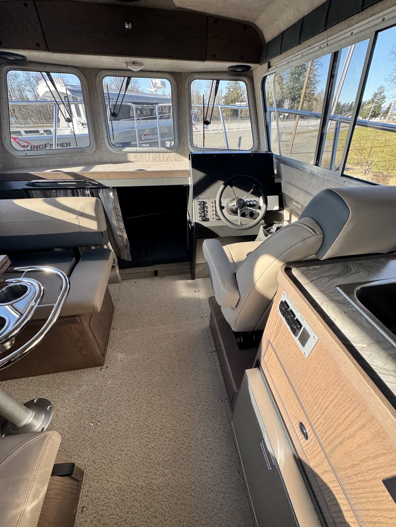 ALL NEW 2025 KingFisher 2725 XRS Offshore