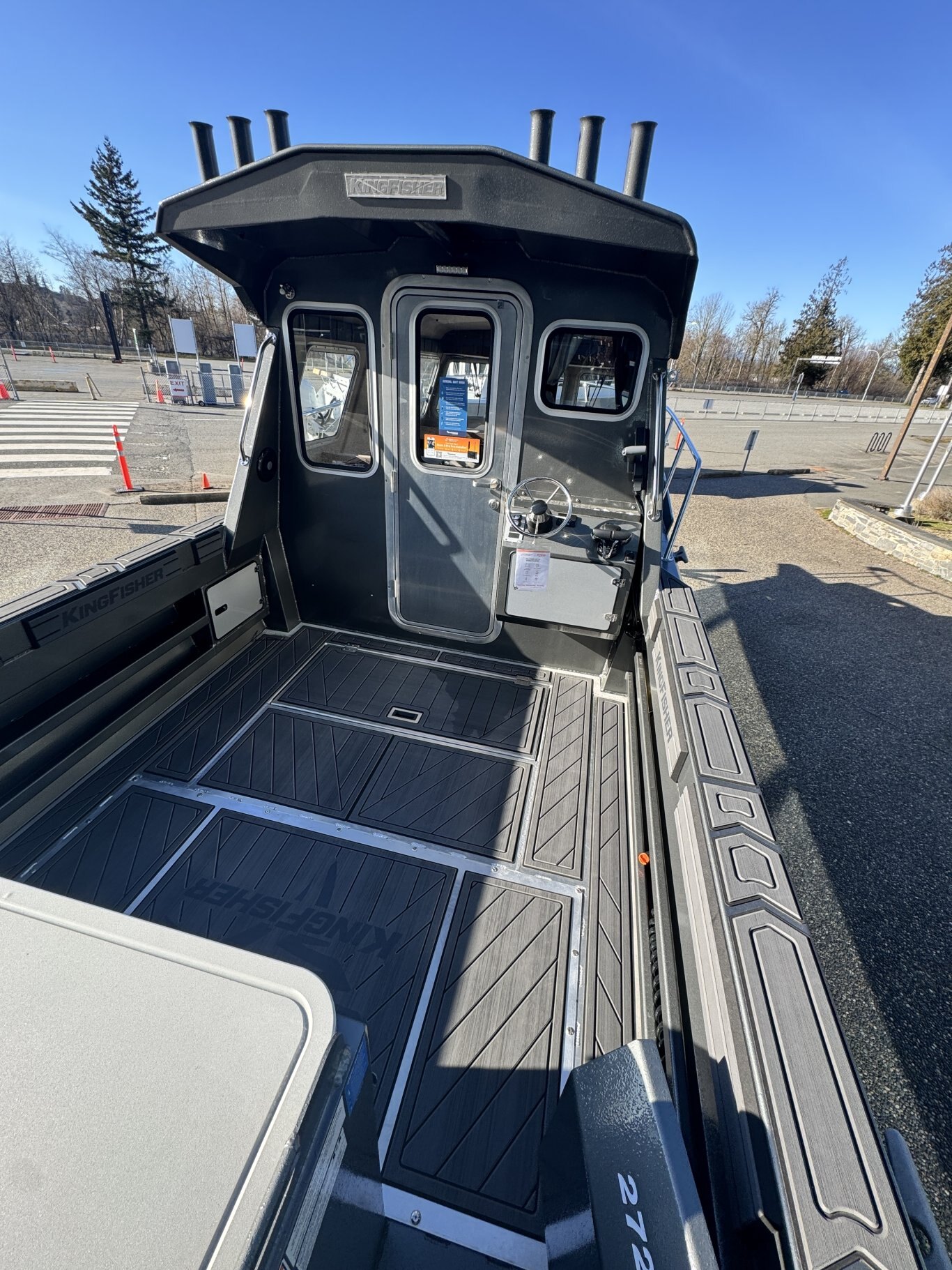 ALL NEW 2025 KingFisher 2725 XRS Offshore