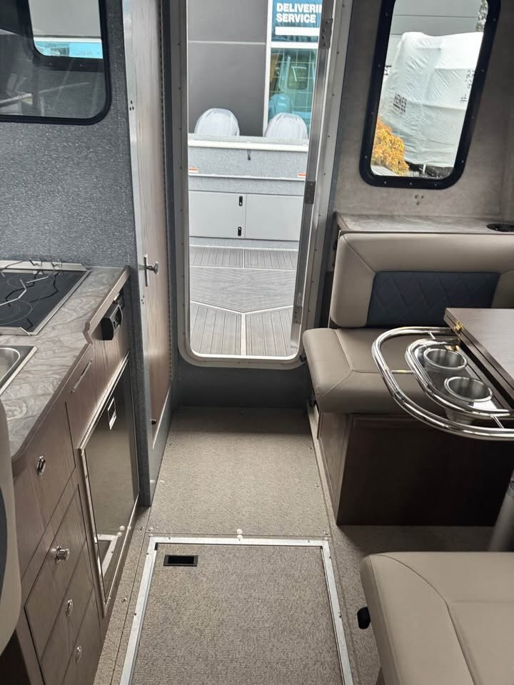 2025 KingFisher 3025 XRS Offshore