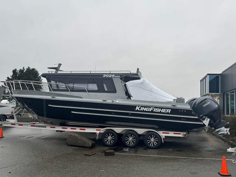 2025 KingFisher 3025 XRS Offshore