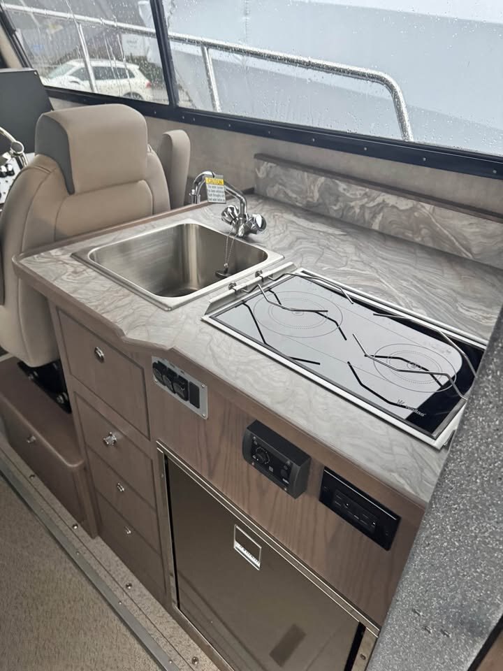 2025 KingFisher 3025 XRS Offshore