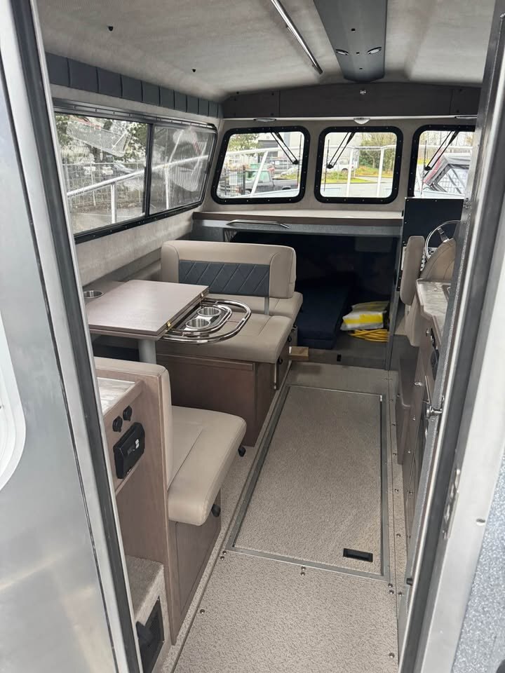 2025 KingFisher 3025 XRS Offshore