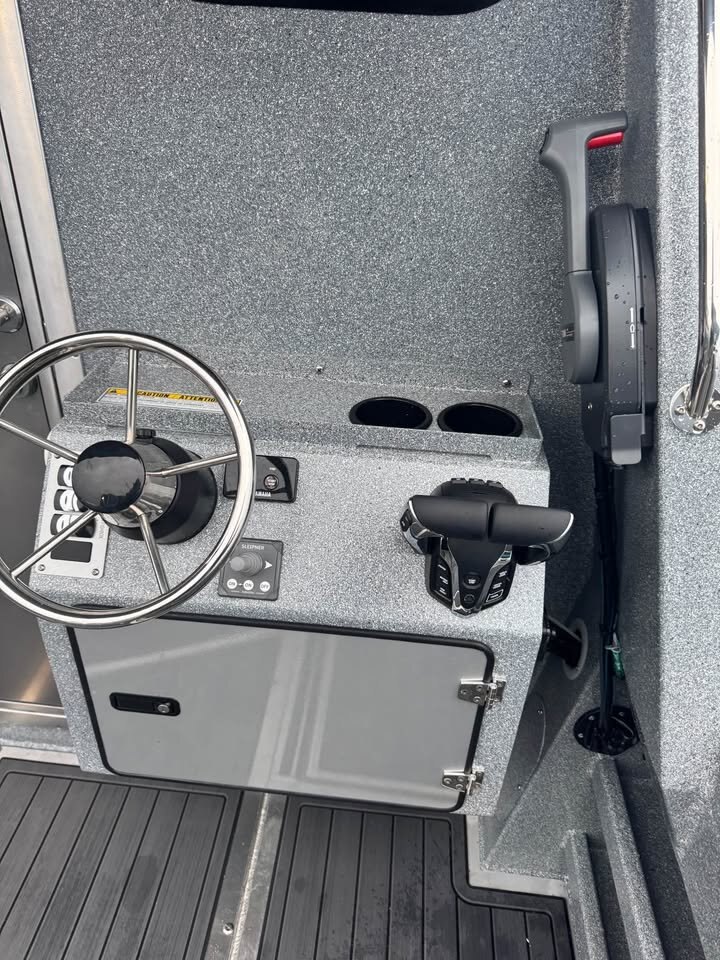 2025 KingFisher 3025 XRS Offshore