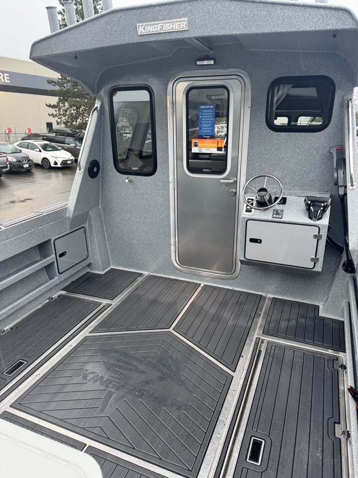 2025 KingFisher 3025 XRS Offshore