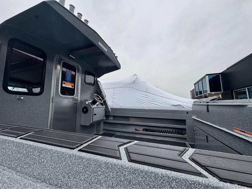 2025 KingFisher 3025 XRS Offshore