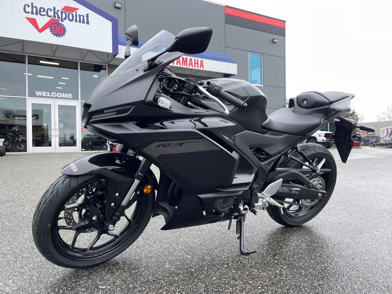2025 Yamaha YZF R3 Matte Stealth Black