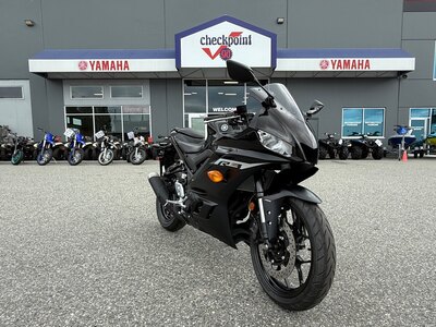 2025 Yamaha YZF-R3 Matte Stealth Black