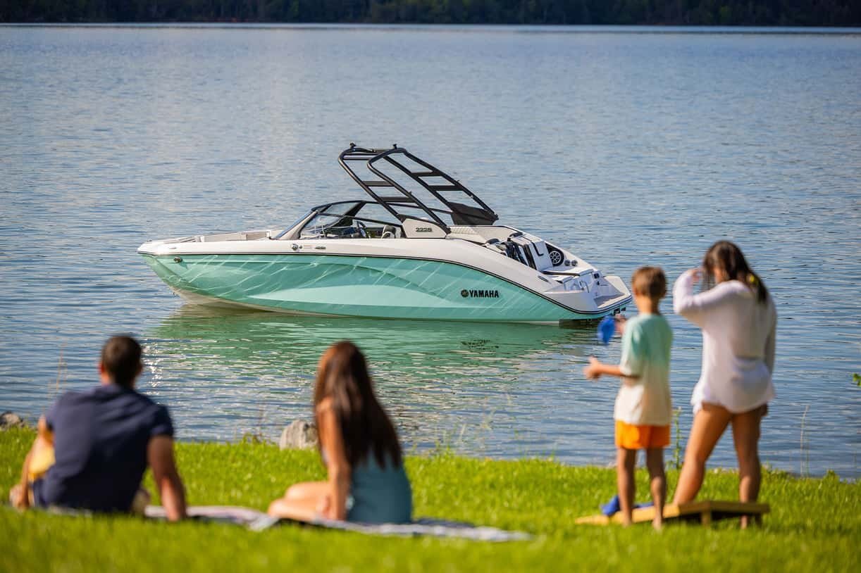 2026 Yamaha 222S White