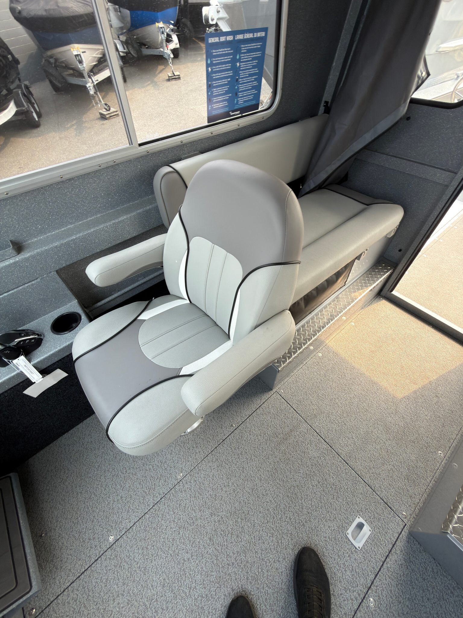 2026 KingFisher 2425 Escape ET HT