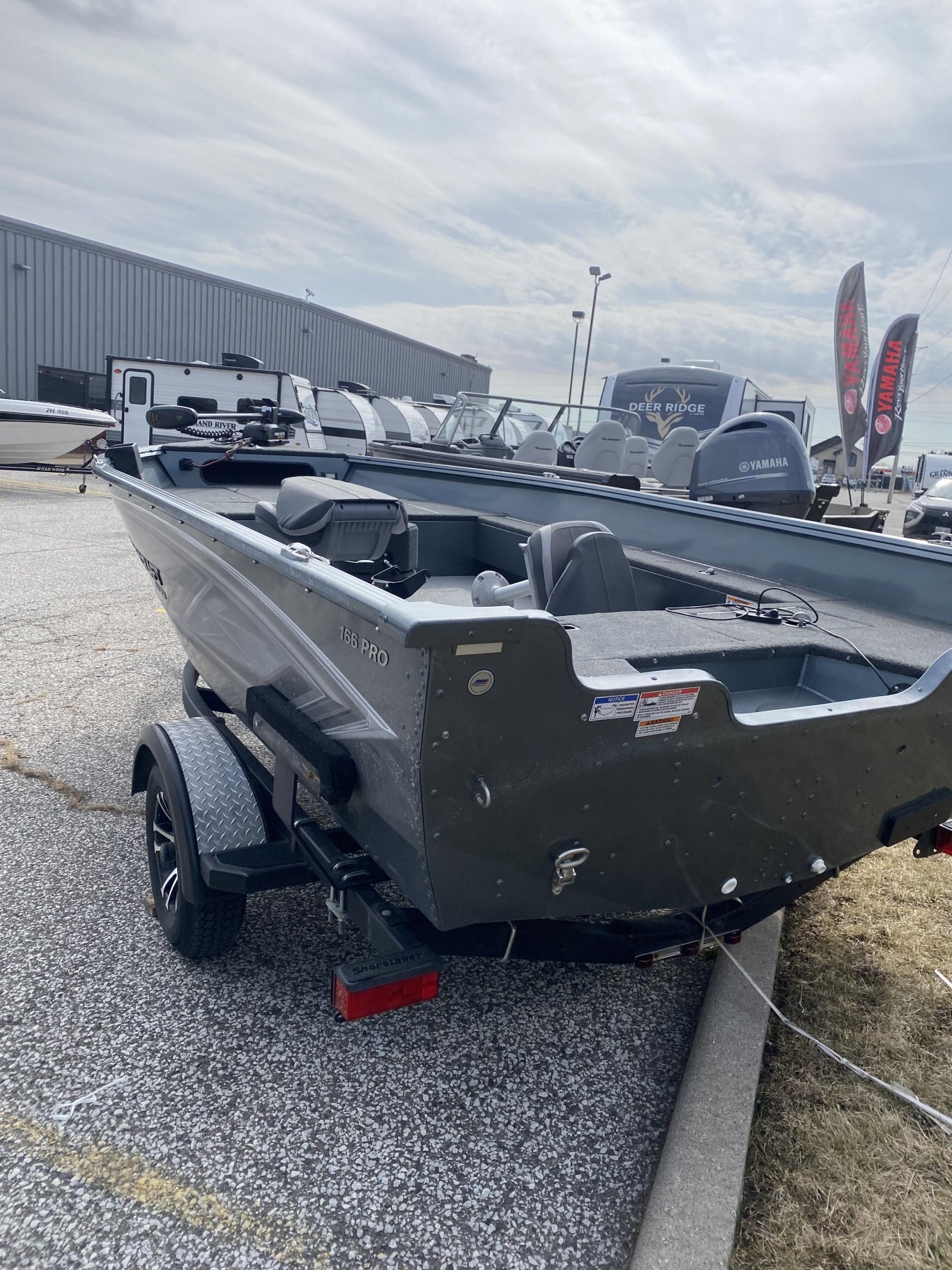 2023 NEW NON CURRENT STARCRAFT STORM T 166 PRO LIVEWELL, BILGE, NAV LIGHTS, TONS OF STORAGE AND MINN KOTA POWERDRIVE WITH I PILOT INCLUDED! ALL IN PRICE $28995 PLUS TAX AND LICENSE!