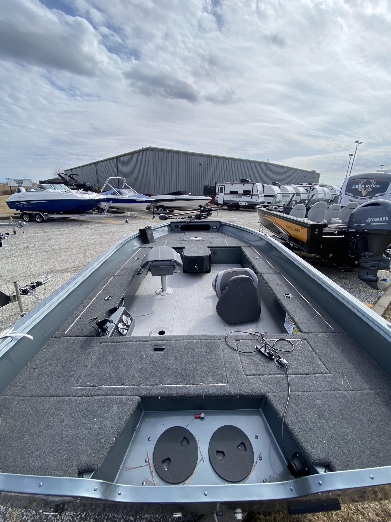 2023 NEW NON CURRENT STARCRAFT STORM T 166 PRO LIVEWELL, BILGE, NAV LIGHTS, TONS OF STORAGE AND MINN KOTA POWERDRIVE WITH I PILOT INCLUDED! ALL IN PRICE $28995 PLUS TAX AND LICENSE!