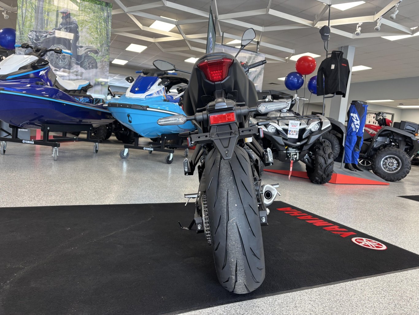 NEW 2025 YAMAHA MT 07 . CHOOSE EITHER $750 CASH REBATE OR FINANCING STARTING AT 1.99% ! PRICE PLUS TAX AND LICENSING