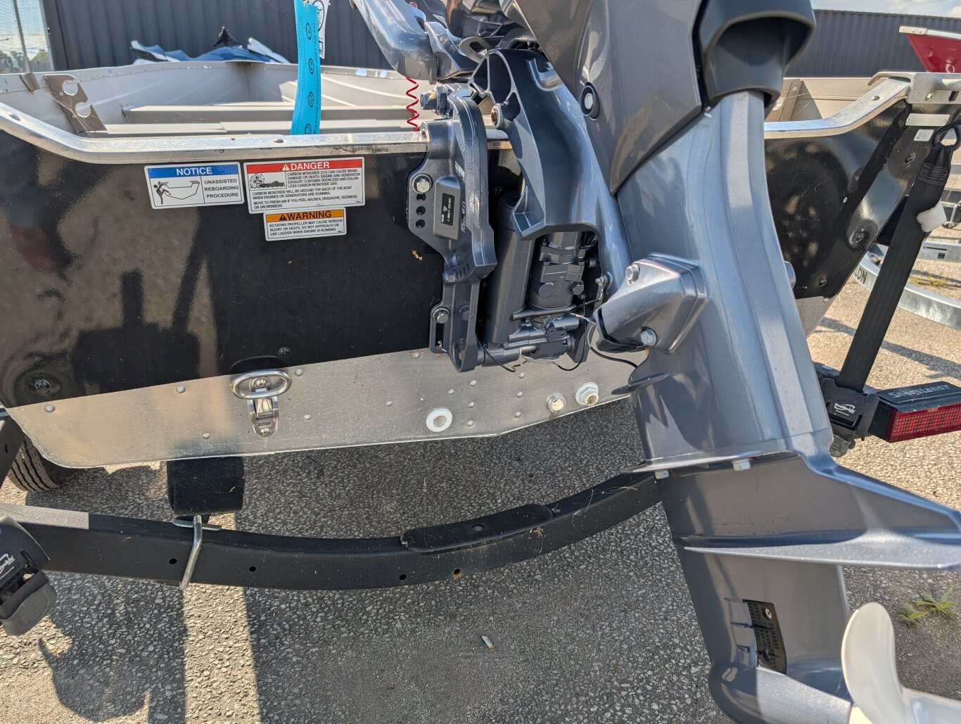 2025 YAMAHA 25CV, DÉMARRAGE ÉLECTRIQUE, TRIM / INCLINAISON ÉLECTRIQUE, CONTRÔLE AVANCÉ DE LA PÊCHE À LA TRAÎNE, VOYAGEUR 16TL VIVIER EN V PROFOND, POMPE DE CALE, PORTE-CANNES, REMORQUE 15995$ POUR L'ENSEMBLE !