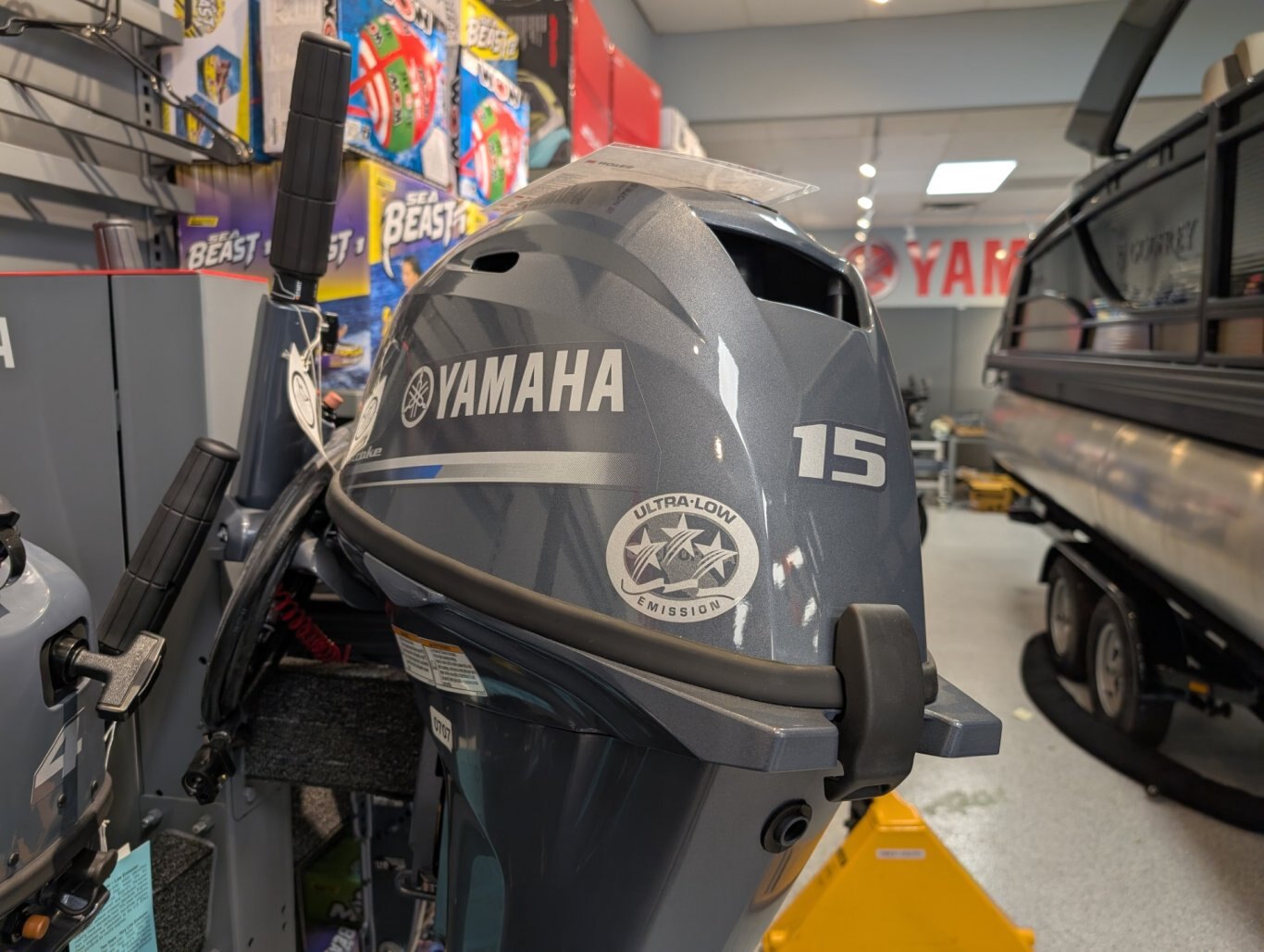 NOUVEAU YAMAHA F15, 15 INCH SHAFT, MANUAL START/TILT.