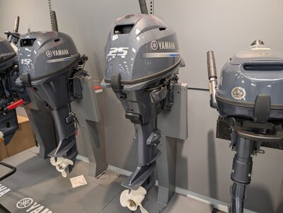 NEW YAMAHA F25, 20 INCH SHAFT, ELECTRIC START.
