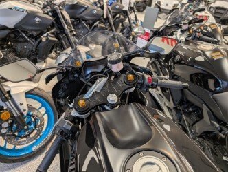 NOUVEAU 2025 YAMAHA YZF R7. CHOISISSEZ ENTRE UNE REMISE EN ESPÈCES DE 500 $ OU UN FINANCEMENT À PARTIR DE 1,99 % ! TRANSPORT ET PDI INCLUS DANS LE PRIX. TAXES ET LICENCES EN SUS.