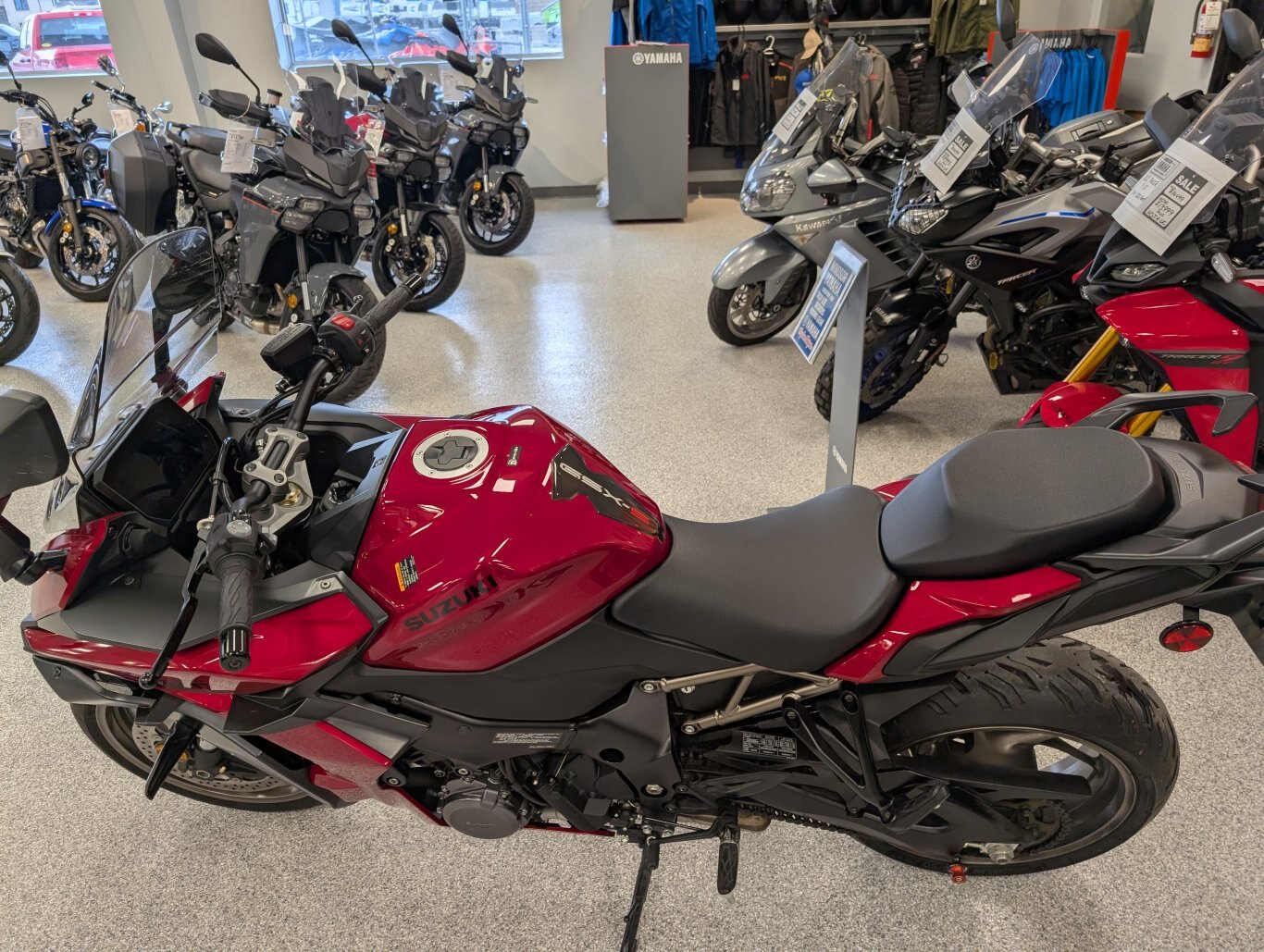 SUPER PROPRE 2024 SUZUKI GSX S 1000 GT SPORT TOURER JUSTE ÉCHANGÉ ! 12995$ PLUS TAXES ET LICENCES.