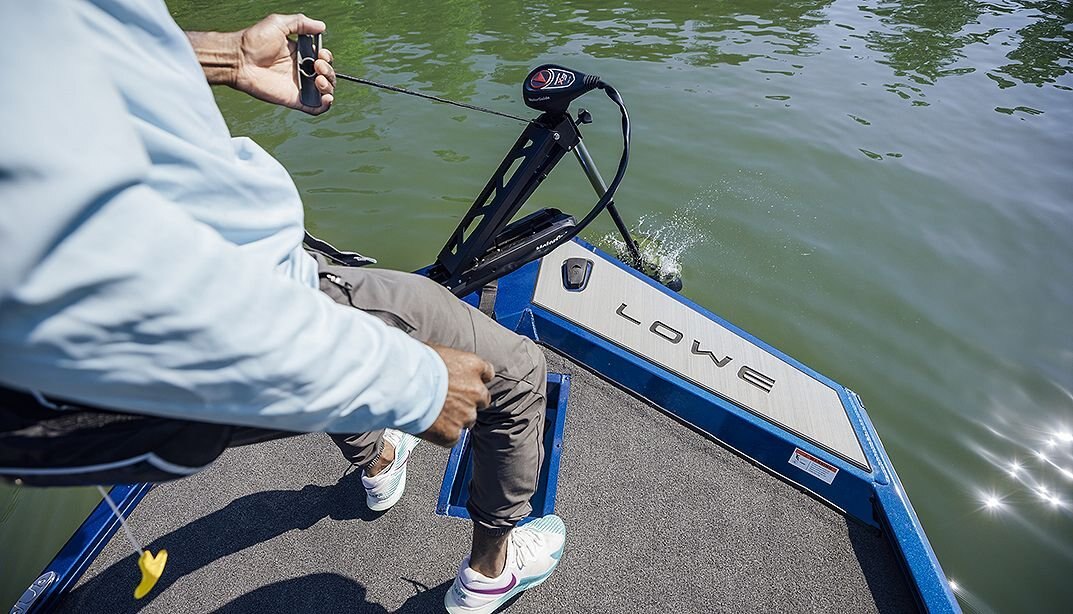 2025 Lowe Boats Stinger 188 Metallic Blue