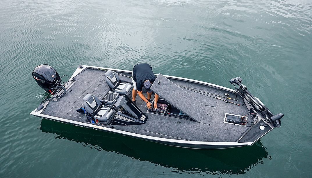 2025 Lowe Boats Stinger 195B Metallic Black