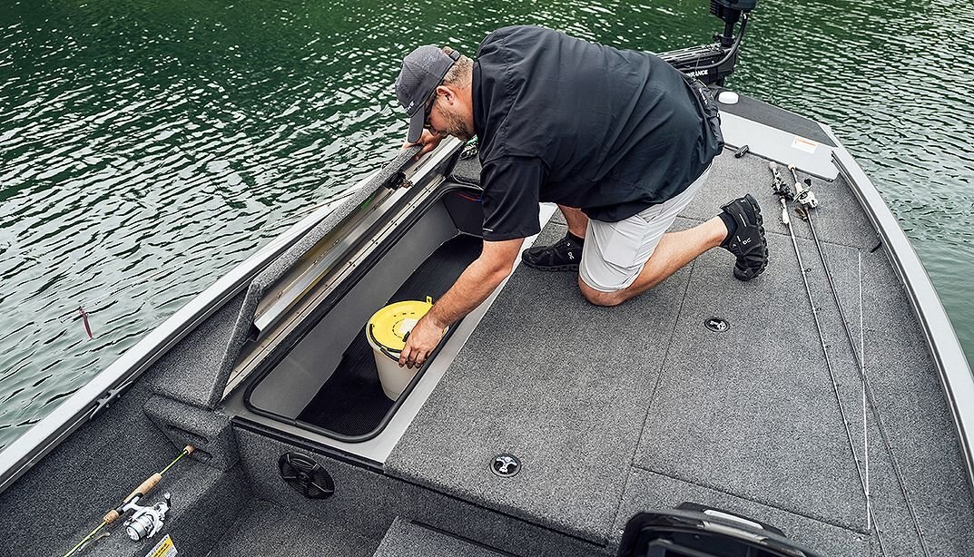 2025 Lowe Boats Stinger 195B Candy Apple Red