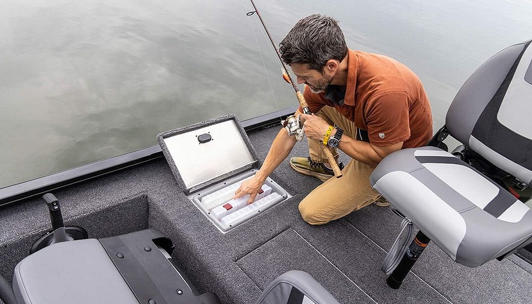 2025 Lowe Boats Stinger 195C Candy Apple Red