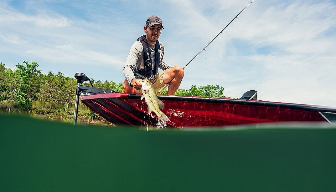 2025 Lowe Boats Stinger 175C Candy Apple Red Exterior Gray Poly Roughliner Splatter Black Interior Coating