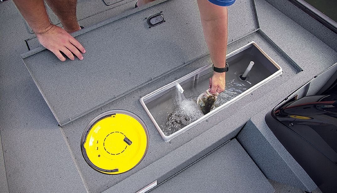 2025 Lowe Boats Skorpion 16 White Exterior Gray Carpeted Interior