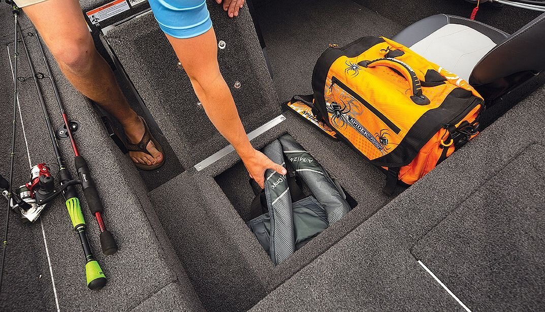 2025 Lowe Boats Skorpion 16 White Exterior Gray Carpeted Interior