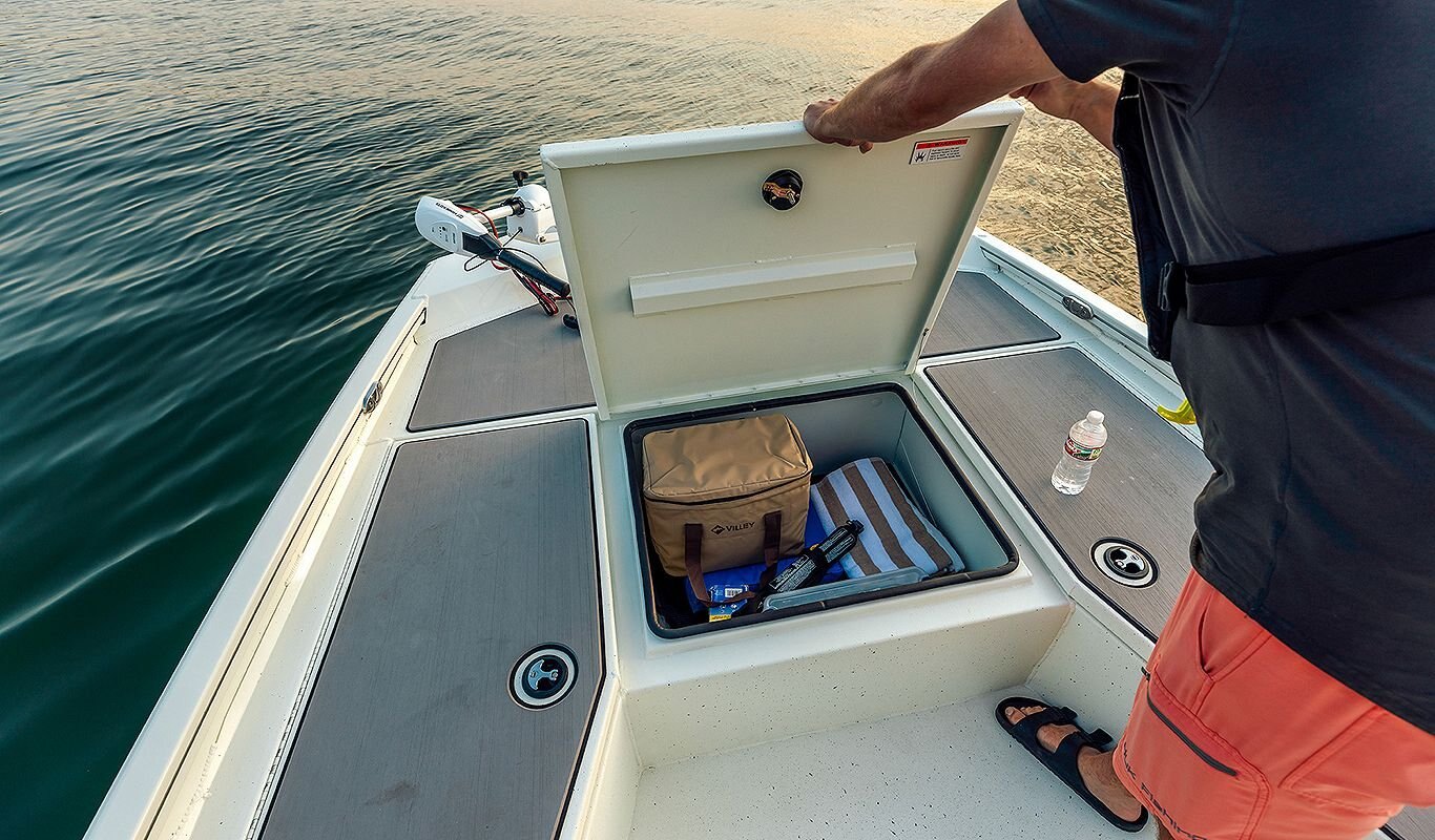 2025 Lowe Boats Bay 22 Bright White Poly Interior w/ Metallic Blue Hull