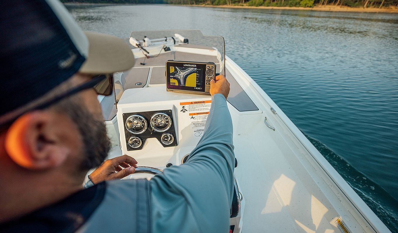 2025 Lowe Boats Bay 22 Infused Red/Black Graphic (Available only with Metallic Black Hull or Bright White Hull)