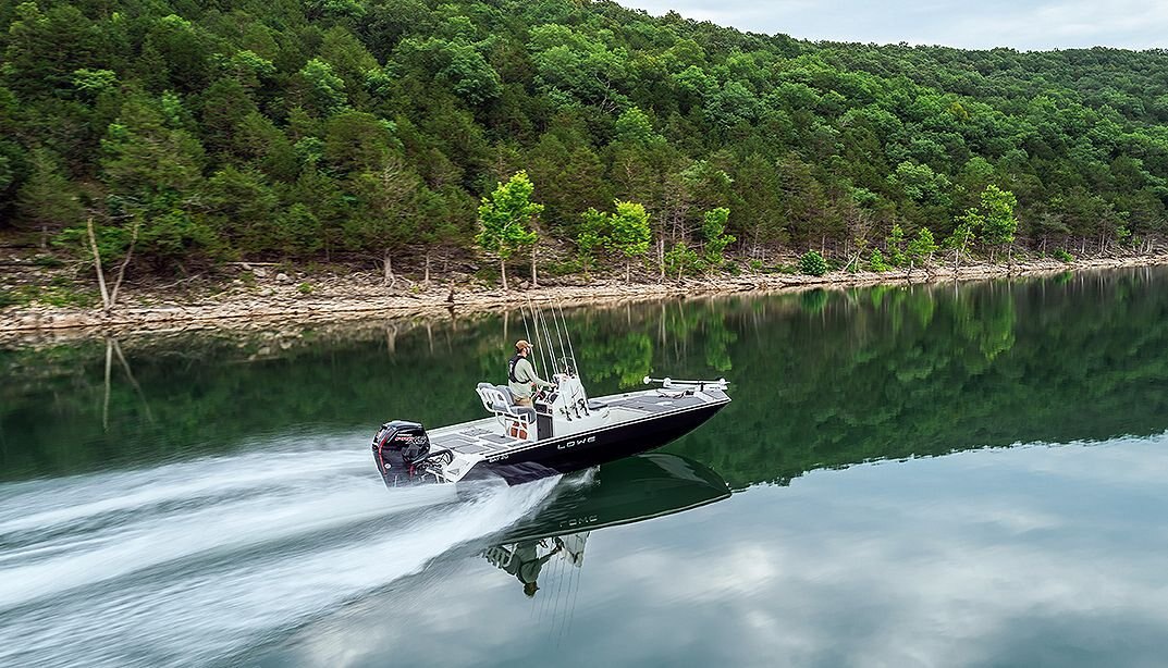 2025 Lowe Boats Bay 20 Bright White Poly Interior w/ Metallic Blue Hull