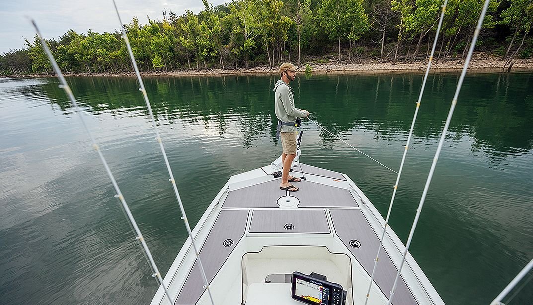 2025 Lowe Boats Bay 20 Bright White Poly Interior w/ Seafoam Green Hull