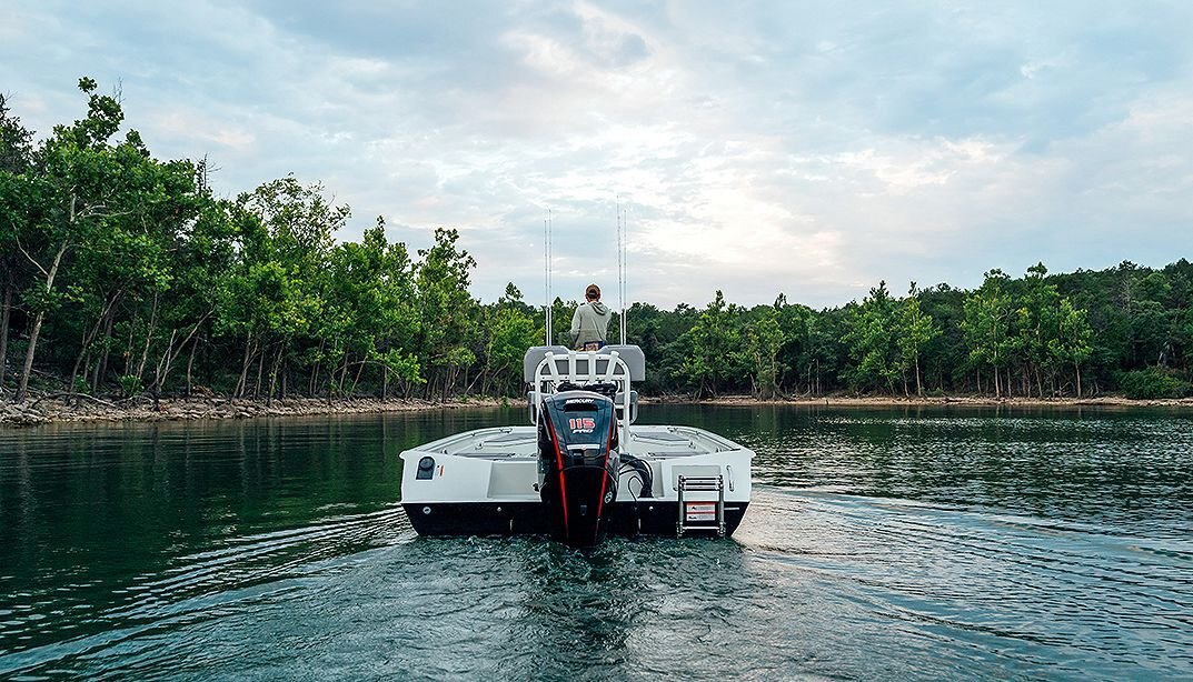 2025 Lowe Boats Bay 20 Infused Red/Black Graphic (Only available with Metallic Black Hull or Bright White Hull)