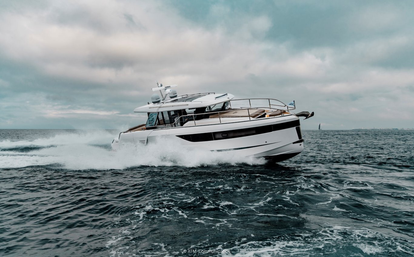 2025 Wellcraft Fisherman 243 Jet Black