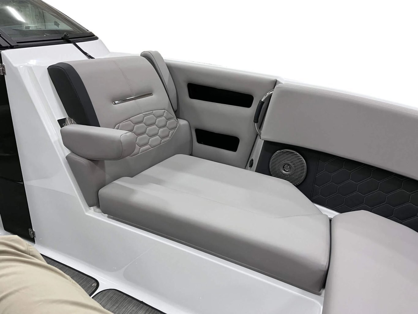 2025 Four Winns H33 Classic Navy