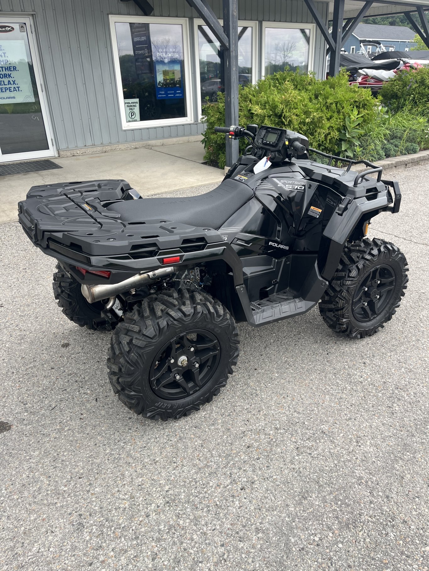 2026 SPORTSMAN 570 TRAIL ONYX BLACK Trail