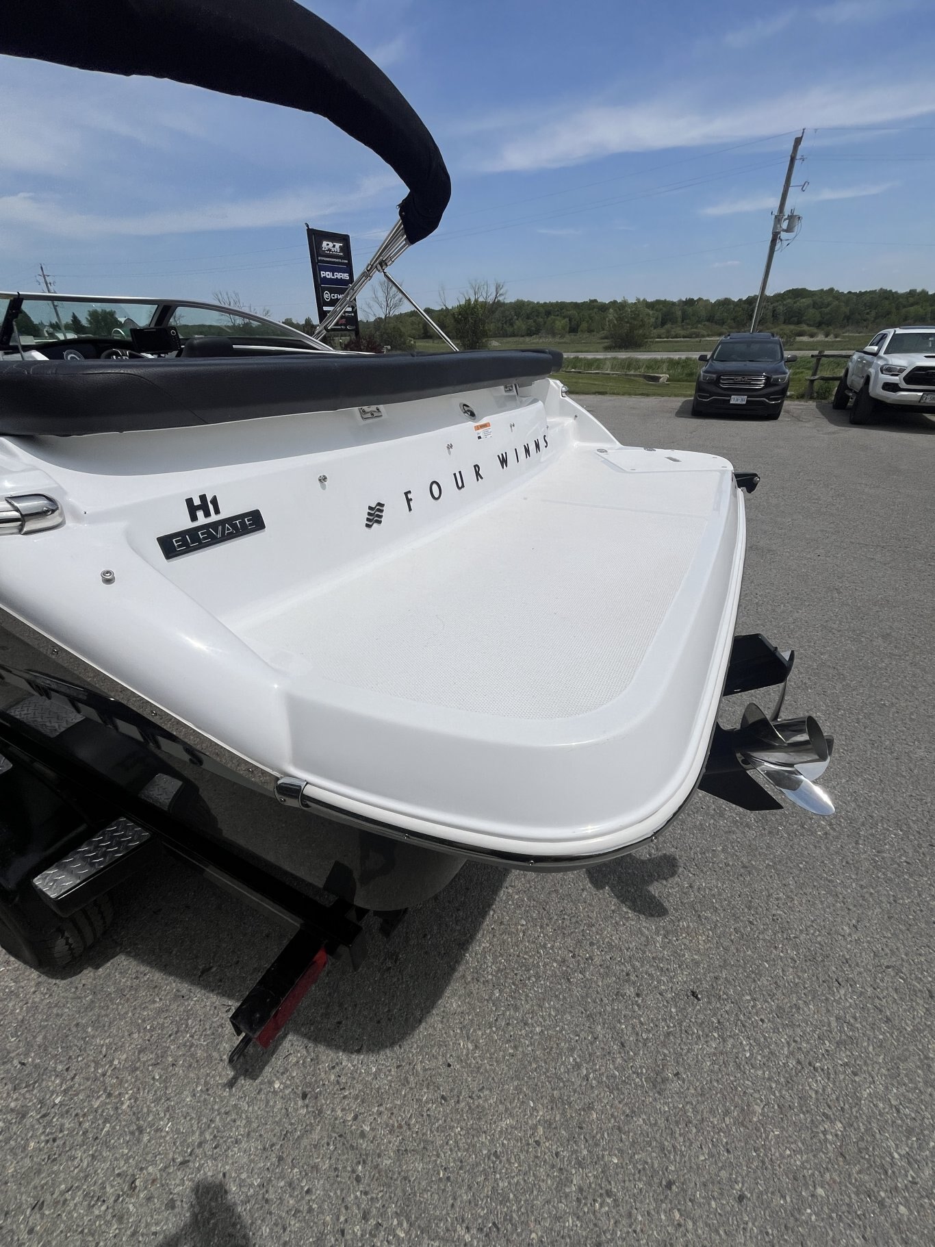 2023 FOUR WINNS H1
