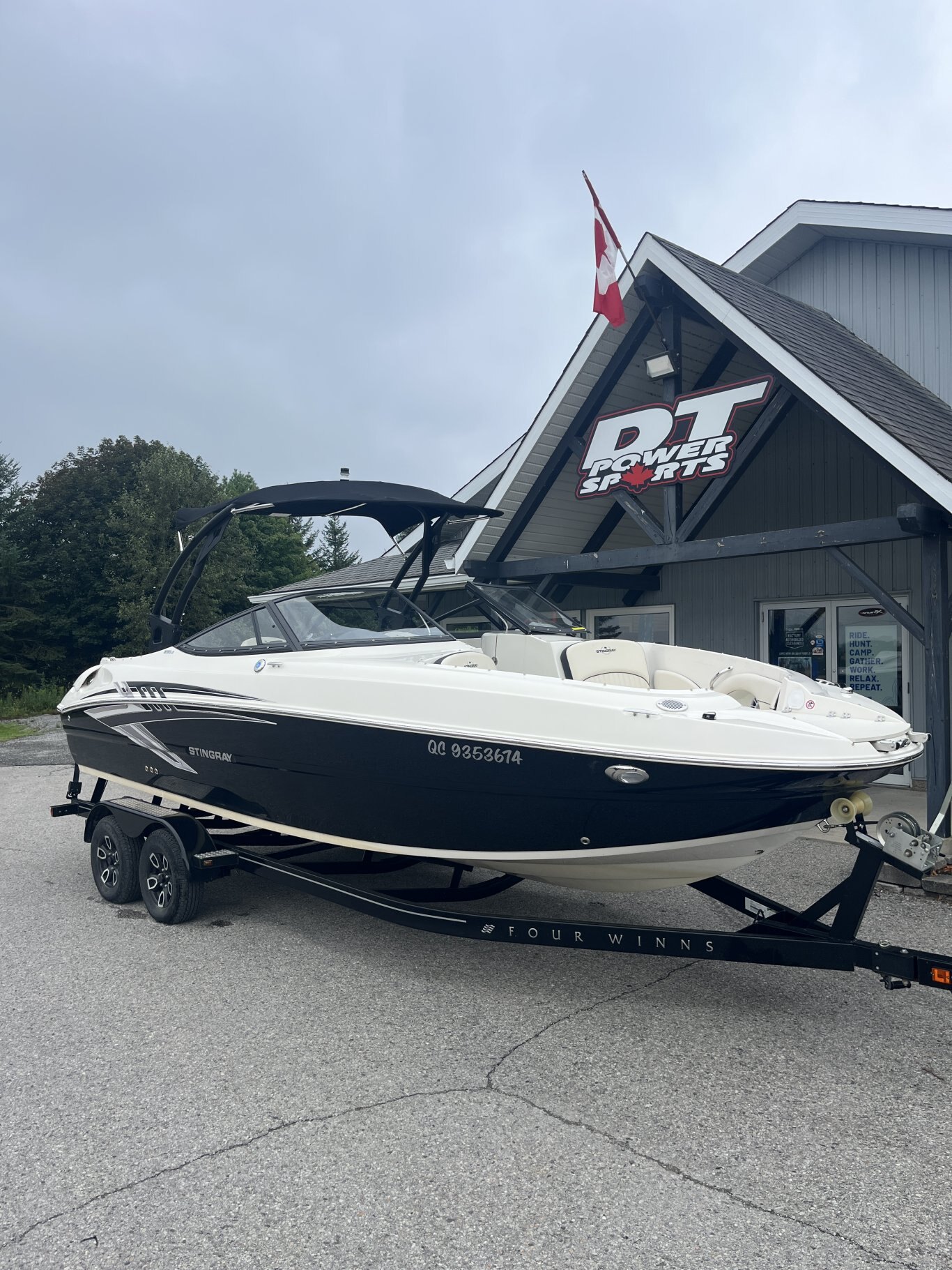 2021 STINGRAY 235LR