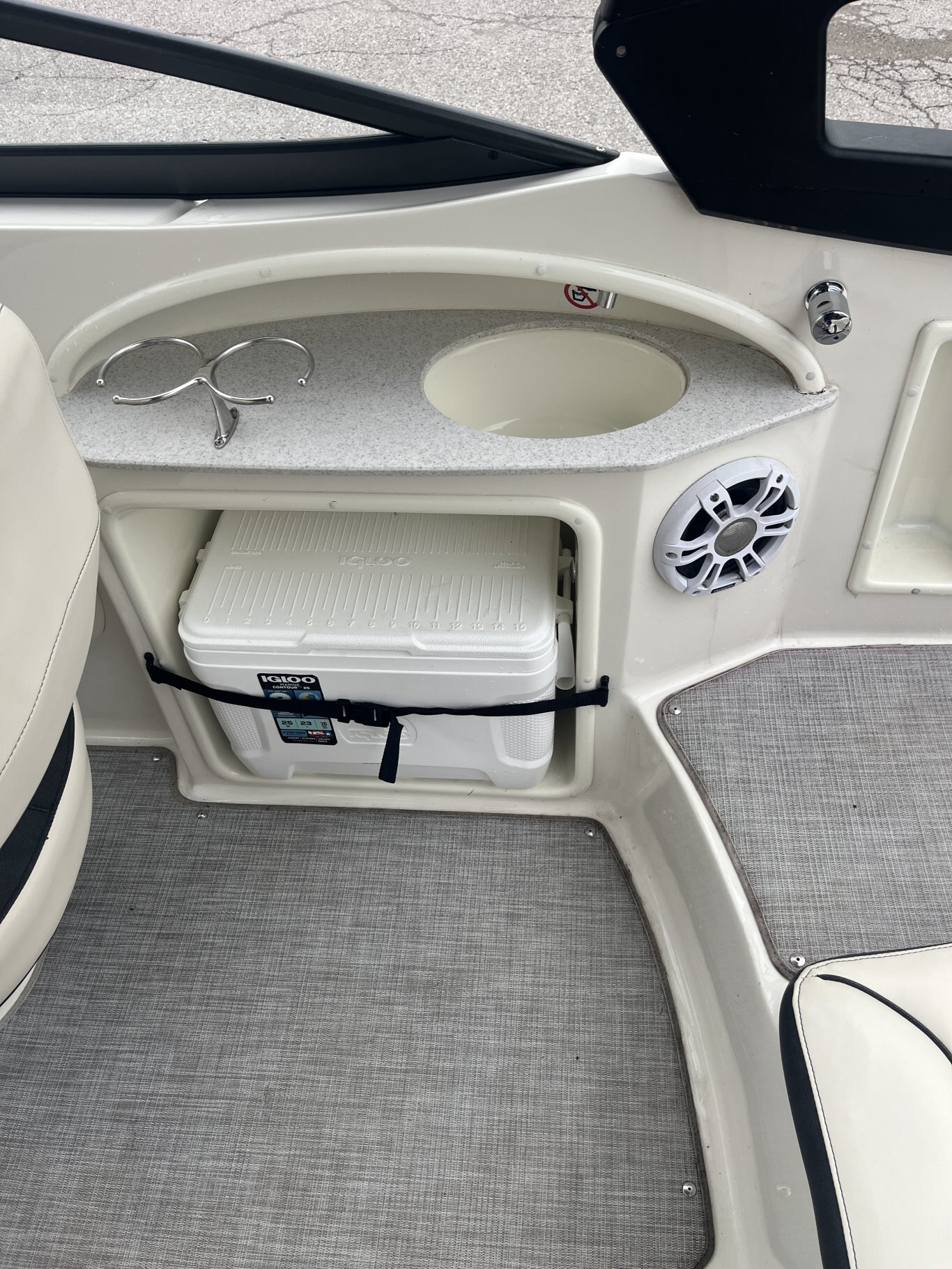 2021 STINGRAY 235LR