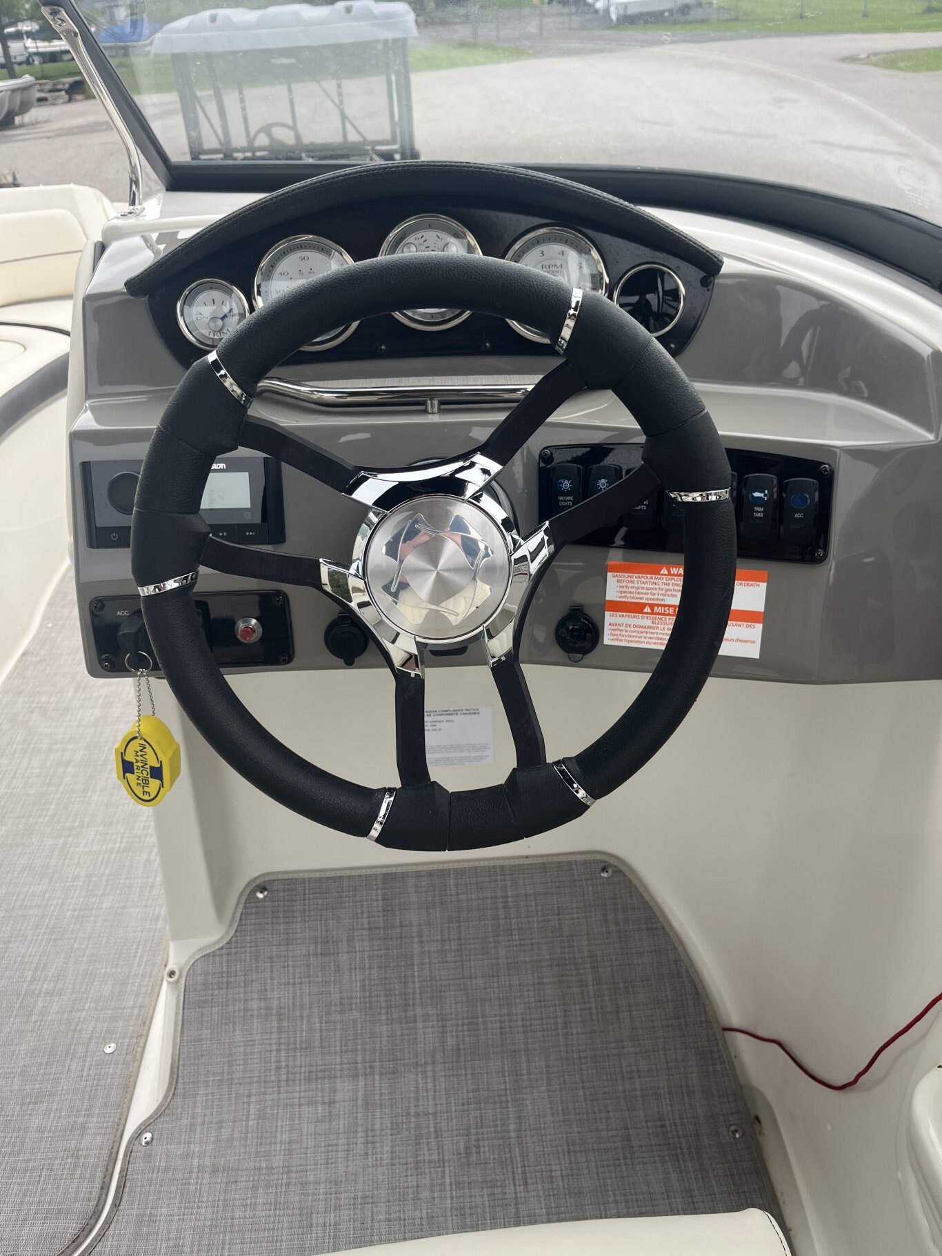 2021 STINGRAY 235LR