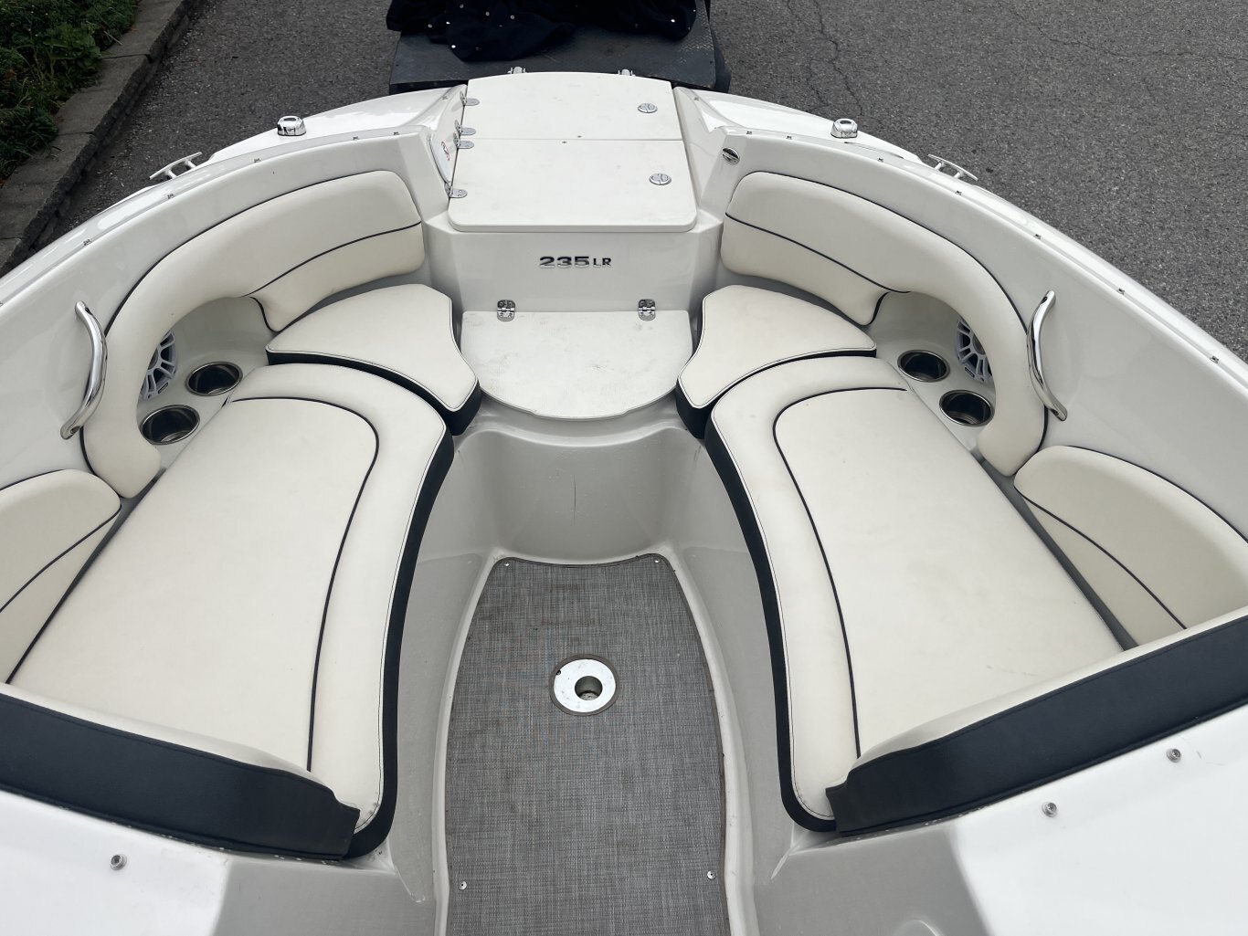 2021 STINGRAY 235LR